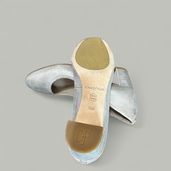 Donald J. Pliner Silver Heels Elegant Design - Picture 9 of 9